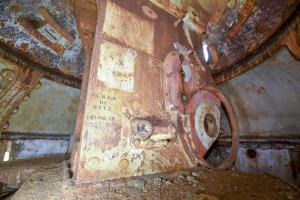 Ligne Maginot - FORT JEANNE-D'ARC (3° ARMEE) - (PC de Région Fortifiée) - Batterie gauche pour canons de 10 cm