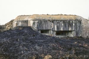 Ligne Maginot - AB24 - (Blockhaus pour canon) - Les créneaux avec gauche la protection de l'entrée