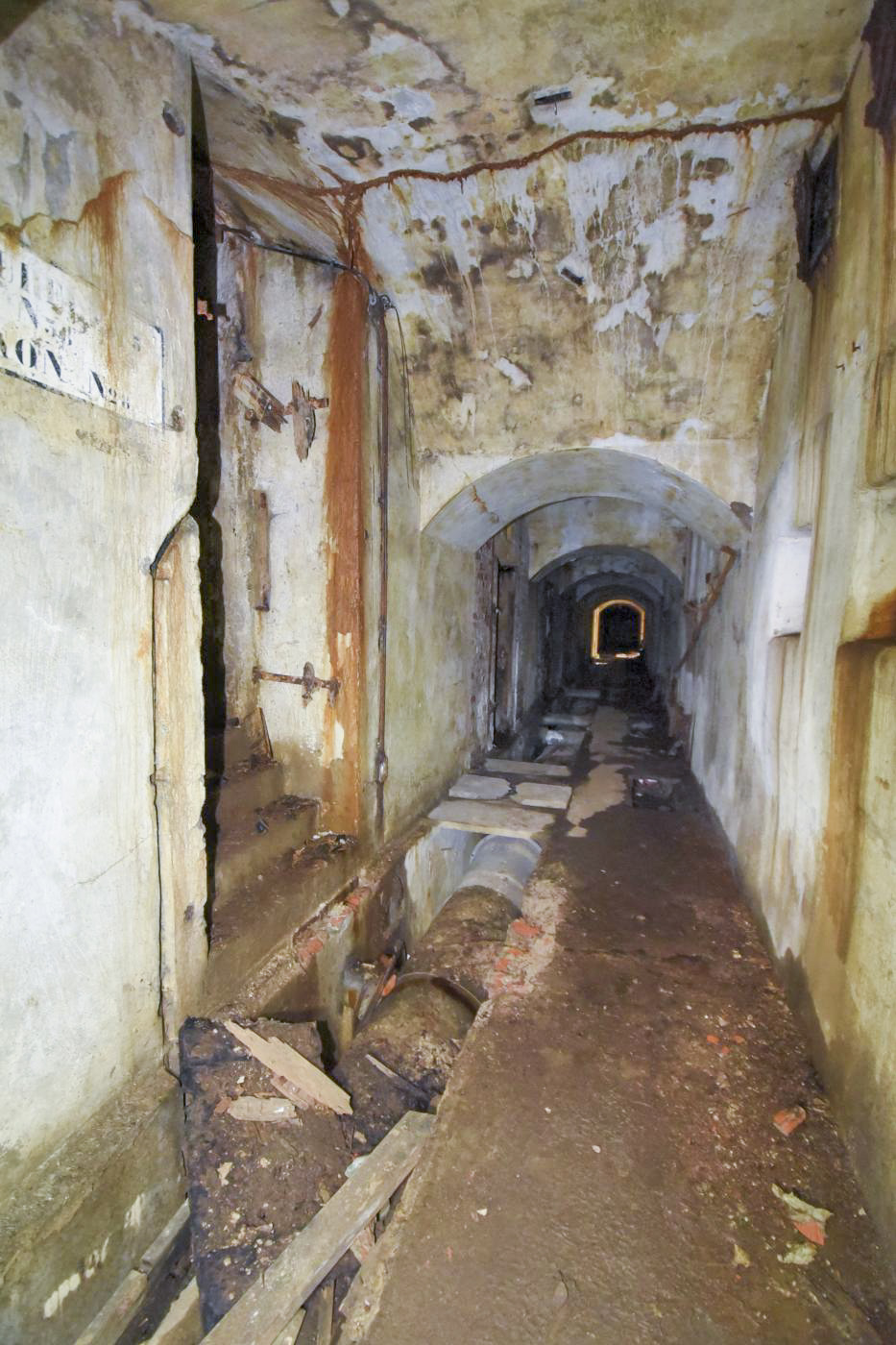 Ligne Maginot - FORT JEANNE-D'ARC (3° ARMEE) - (PC de Région Fortifiée) - Batterie droite pour canons de 10 cm