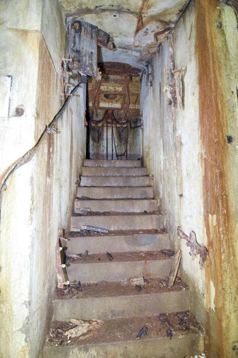 Ligne Maginot - FORT JEANNE-D'ARC (3° ARMEE) - (PC de Région Fortifiée) - Batterie droite pour canons de 10 cm