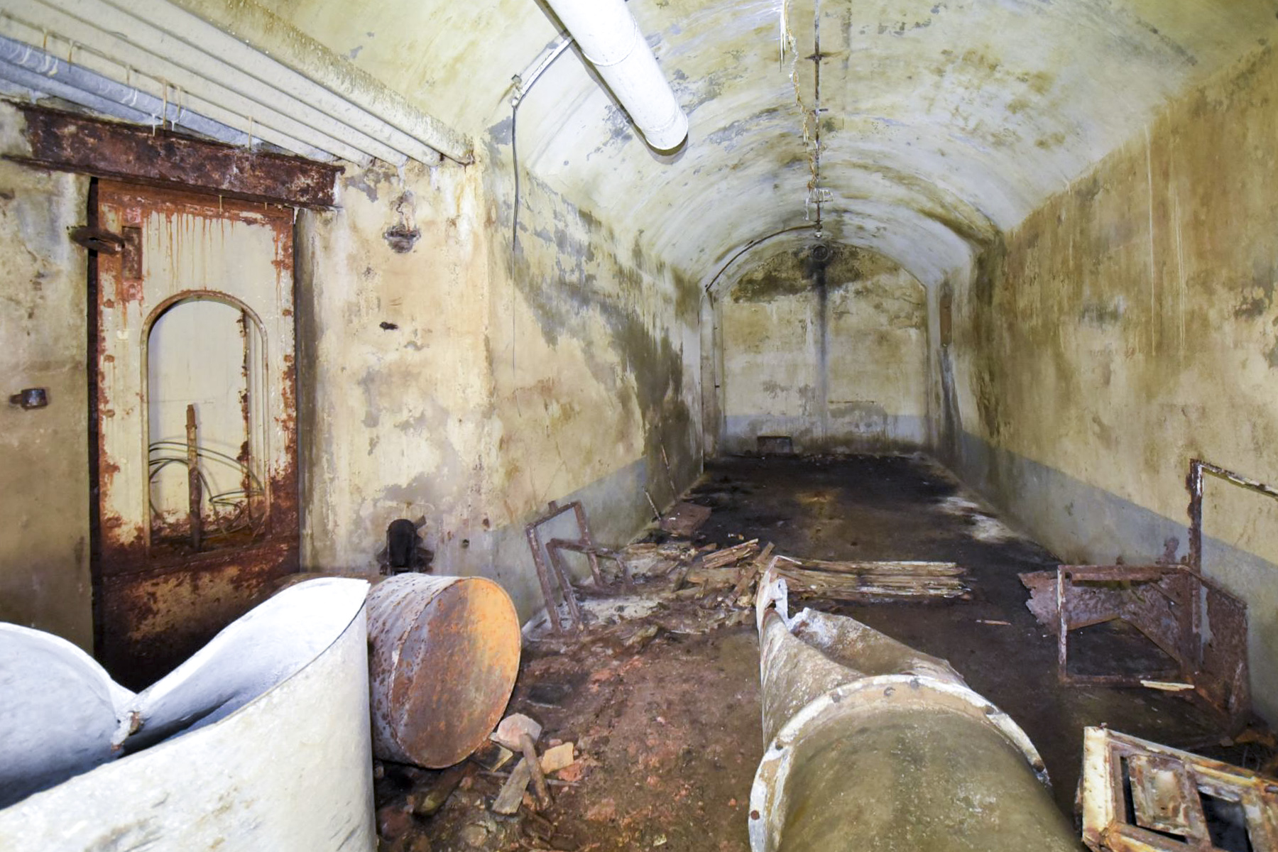 Ligne Maginot - FORT JEANNE-D'ARC (3° ARMEE) - (PC de Région Fortifiée) - Batterie gauche pour canons de 10 cm