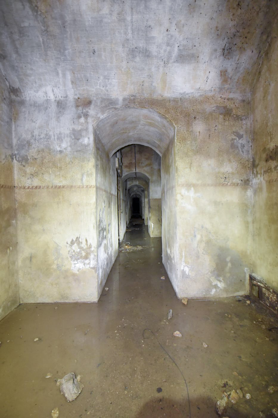 Ligne Maginot - FORT JEANNE D'ARC (3° ARMEE) - (PC de Région Fortifiée) - Batterie gauche pour canons de 10 cm