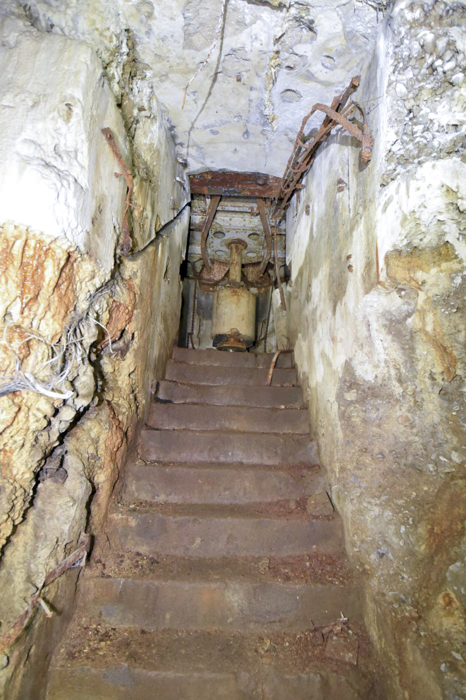 Ligne Maginot - FORT JEANNE-D'ARC (3° ARMEE) - (PC de Région Fortifiée) - Batterie gauche pour canons de 10 cm