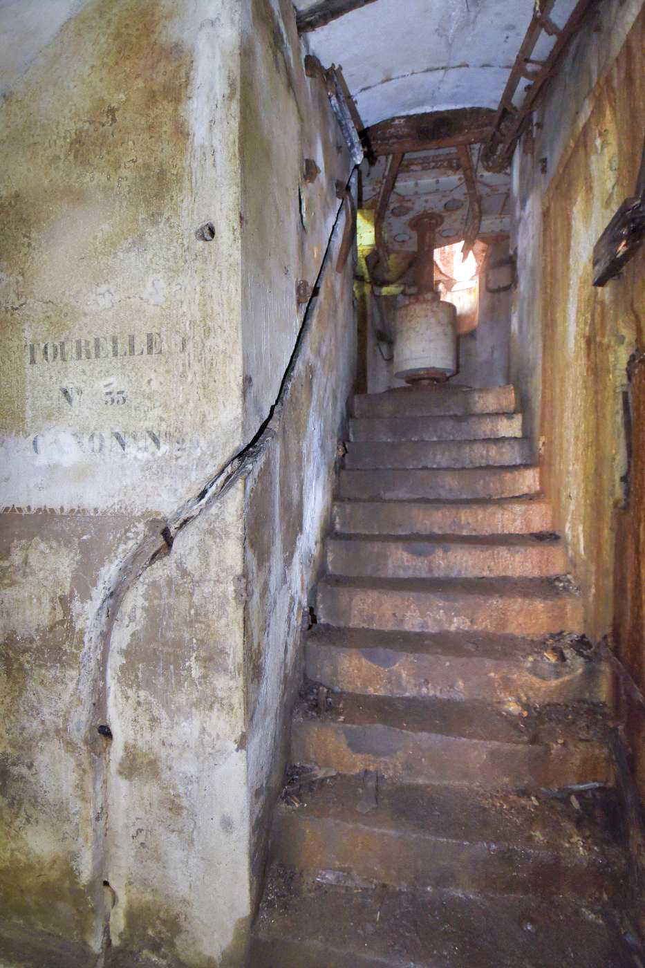 Ligne Maginot - FORT JEANNE D'ARC (3° ARMEE) - (PC de Région Fortifiée) - Batterie gauche pour canons de 10 cm
