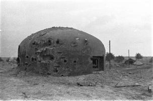 Ligne Maginot - ASCHBACH EST - O2 - (Casemate d'infanterie - Double) - La casemate après les combats 
La cloche ouest