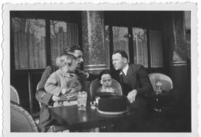 Ligne Maginot - Lieutenant Maurice Bourguignon - Dernière photo , avril 1940 ,un dernier petit verre en terrasse