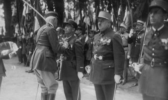 Ligne Maginot - Sous-Lieutenant Henri Thouément - remise de la médaille militaire par le colonel Parmentier 14 juillet 1936