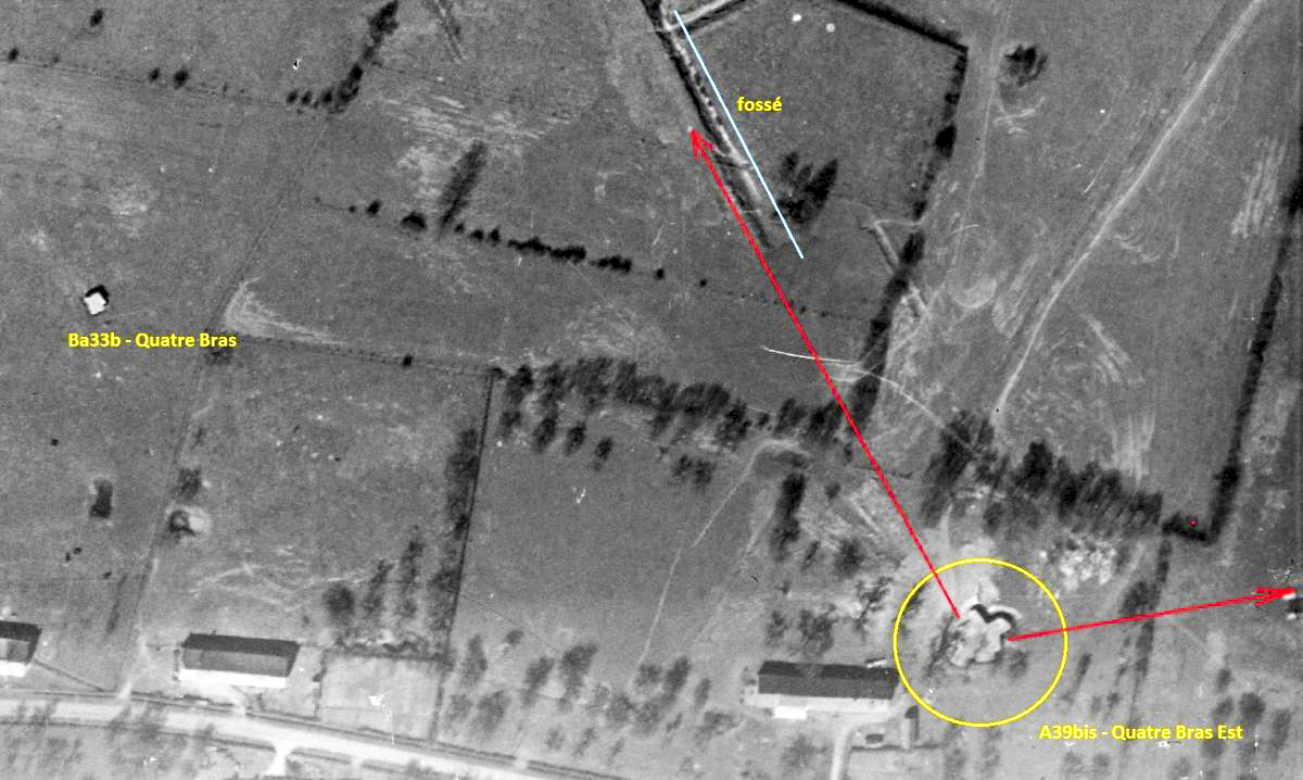 Ligne Maginot - A39BIS - LA FOLIE NORD - (Casemate d'infanterie - double) - Noter l'angle très fermé des deux chambres de tir, et l'ombre portée importante, signe d'un avancement notable de la construction.