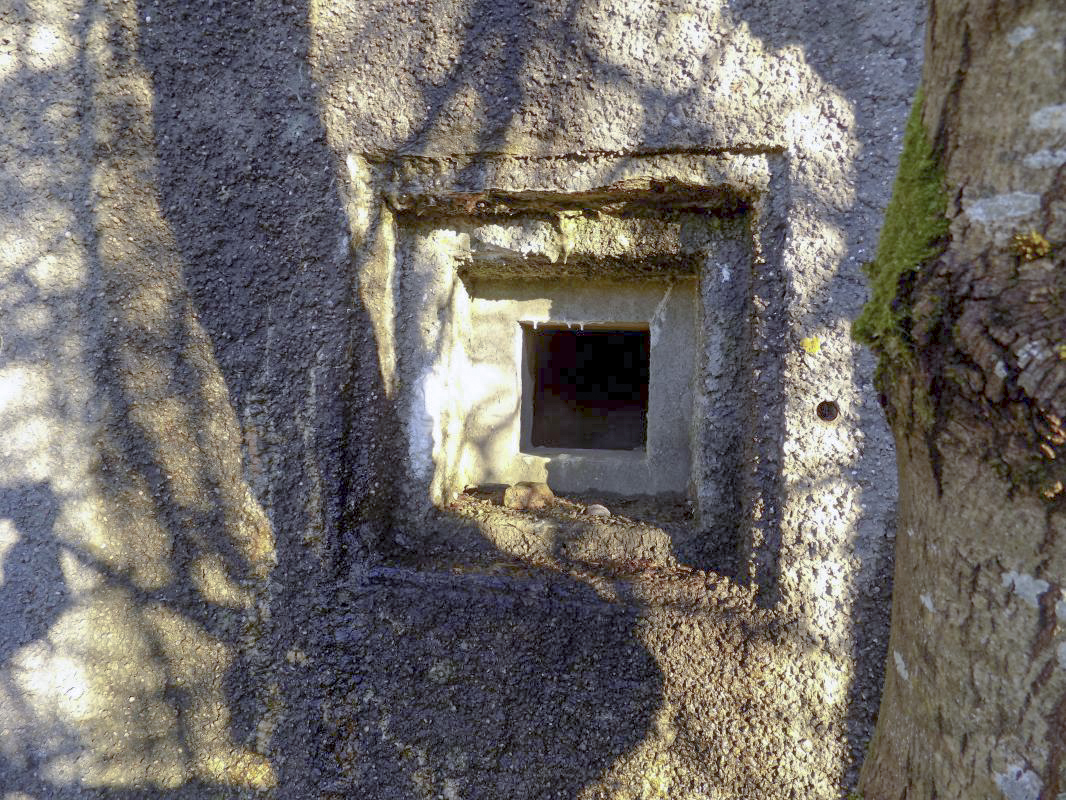 Ligne Maginot - A58 - HIRAUMONT NORD - (Casemate d'infanterie - Simple) - Face gauche, créneau FM