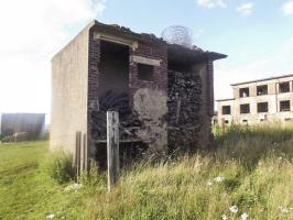 Ligne Maginot - LA FERTE - (Camp de sureté) - Vue sur les cabanes situées à l'arrière des anciens jardins (clapiers à lapin, poulailler etc...)