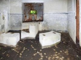 Ligne Maginot - B808 - BOIS DES AISEMENTS - (Blockhaus pour canon) - La chambre de tir
Flanquement droit