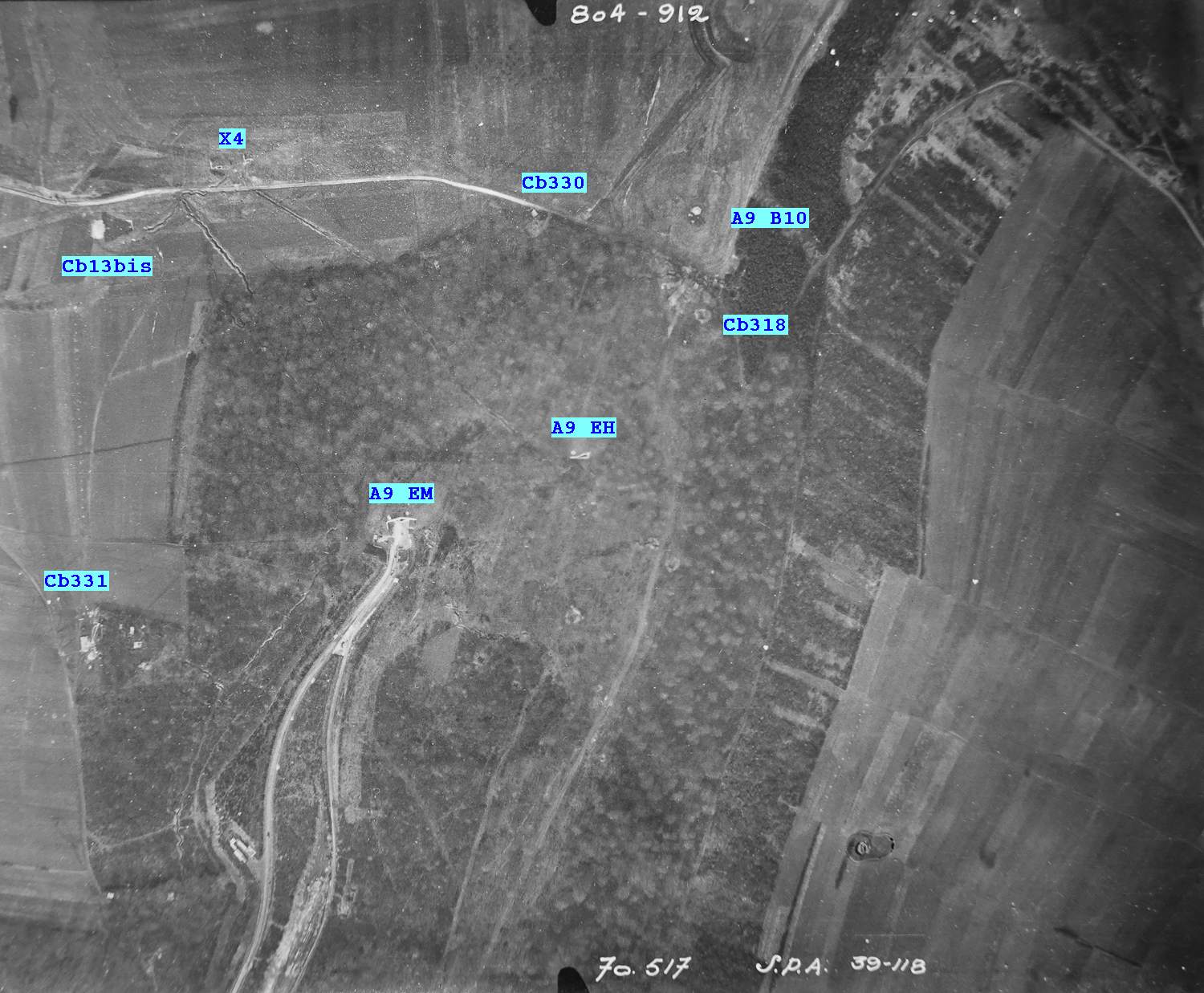 Ligne Maginot - MOLVANGE - A9 - (Ouvrage d'artillerie) - Vue aérienne du 11 mars 1940 montrant particulièrement la zone des entrées de Molvange et les diverses constructions de la zone