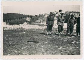Ligne Maginot - LAUDREFANG - A37 - (Ouvrage d'infanterie) - Bloc 1
Juillet 1940
Lt Cointet - Arnoult (génie) - adj ?