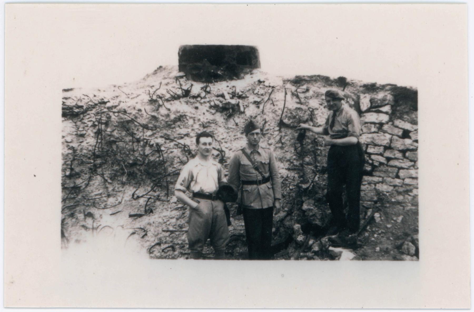 Ligne Maginot - EINSELING SUD - C73 - (Casemate d'infanterie) - Lt Cattiaux - Lt med Lambrecht - Lt Vion (Einseling)