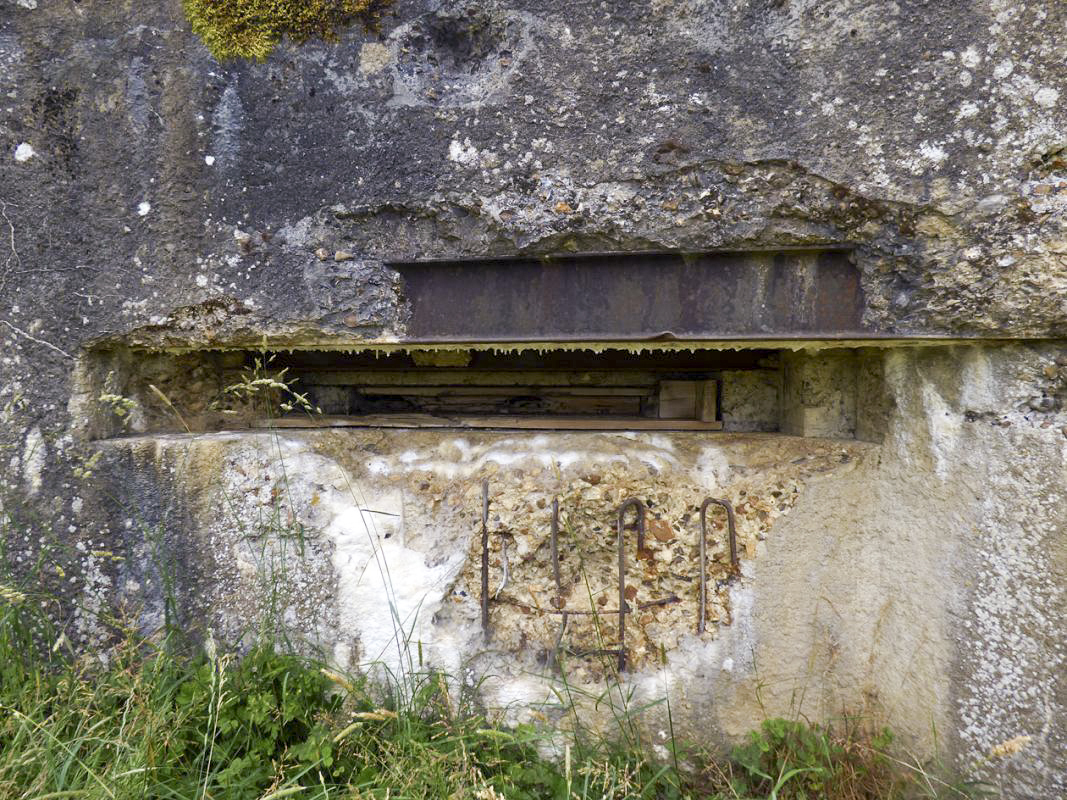 Ligne Maginot - BA33B - QUATRE BRAS - (Observatoire d'infanterie) - Face Nord
Créneau Est