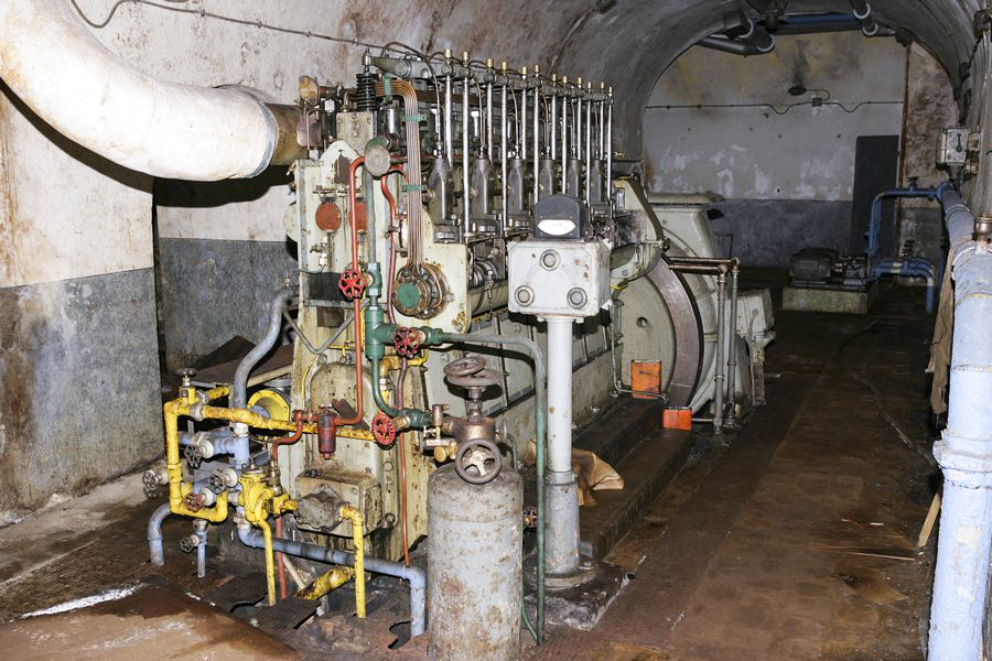 Ligne Maginot - BREHAIN - A6 - (Ouvrage d'artillerie) - L'usine électrique
L'un des 4 groupes électrogènes SGCM de 225 CV