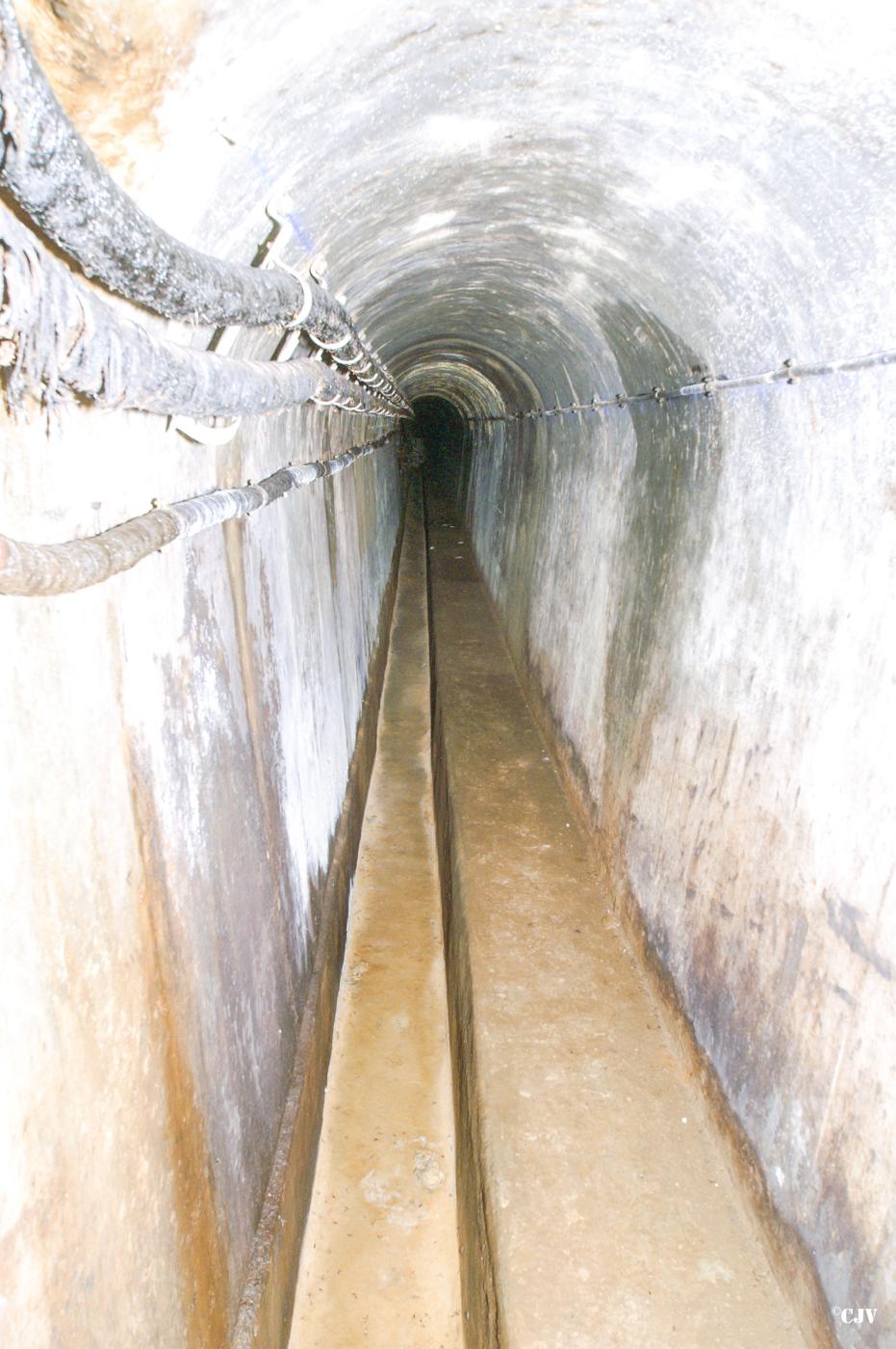 Ligne Maginot - BREHAIN - A6 - (Ouvrage d'artillerie) - L'égout visitable et entrée des cables