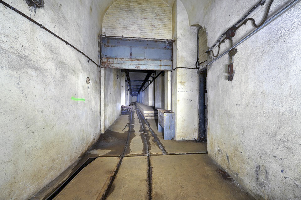 Ligne Maginot - BREHAIN - A6 (Ouvrage d'artillerie) - L'entrée du magasin à munitions M1