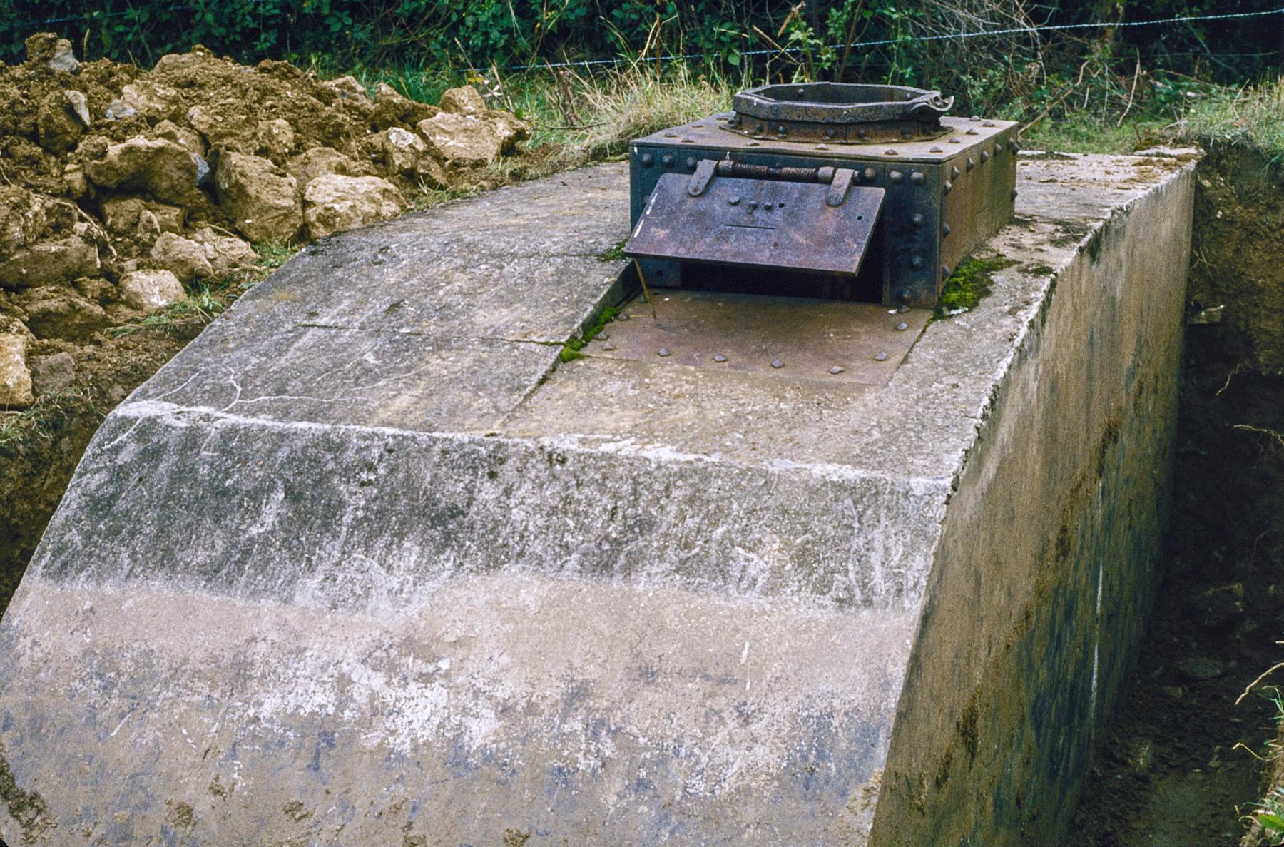 Ligne Maginot - CB317B - BROMMELSBERG - (Observatoire d'infanterie) - Le blockhaus en 1979 lors de l'opération de récupération de la carcasse du char par Amifort