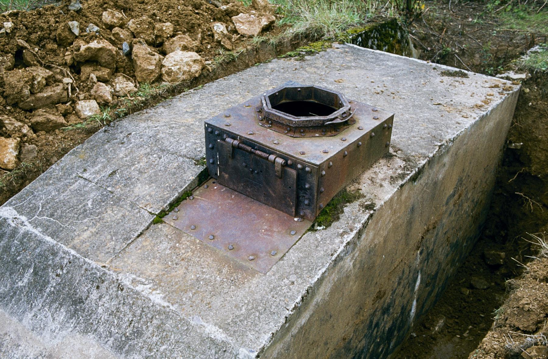 Ligne Maginot - CB317B - BROMMELSBERG - (Observatoire d'infanterie) - Le blockhaus en 1979 lors de l'opération de récupération de la carcasse du char par Amifort