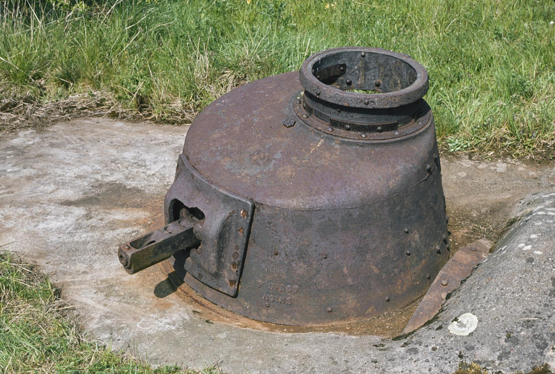 Ligne Maginot - NONNENWALD 3 - (Blockhaus pour arme infanterie) - Vue de la tourelle avec le carter de la mitrailleuse