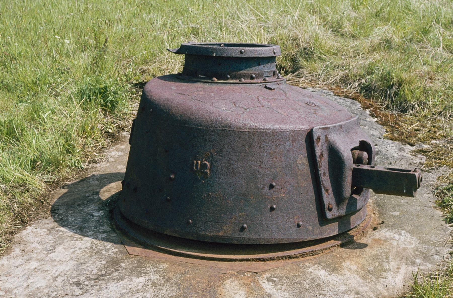 Ligne Maginot - NONNENWALD 3 - (Blockhaus pour arme infanterie) - Vue de la tourelle avec le carter de la mitrailleuse