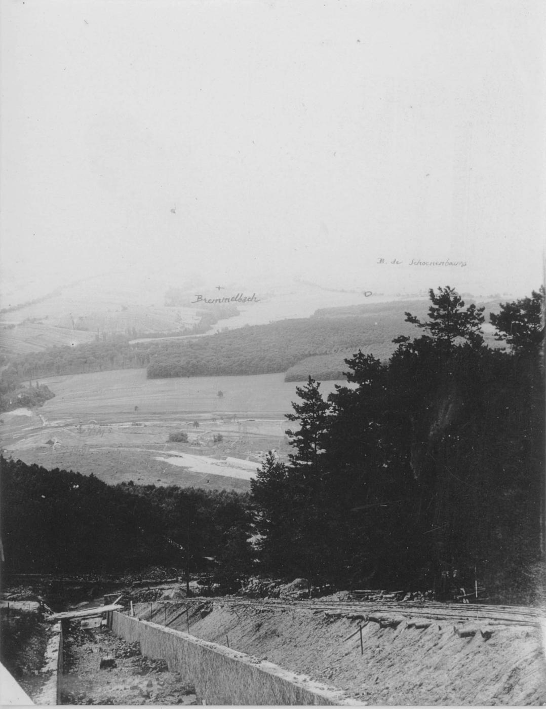 Ligne Maginot - HOCHWALD (FOSSé ANTICHAR DU) - (Obstacle antichar) - Construction du fossé
Vue du fossé vers les blocs de l'ouvrage est, les casemates de Bremmelbach et l'ouvrage de Schoenenbourg