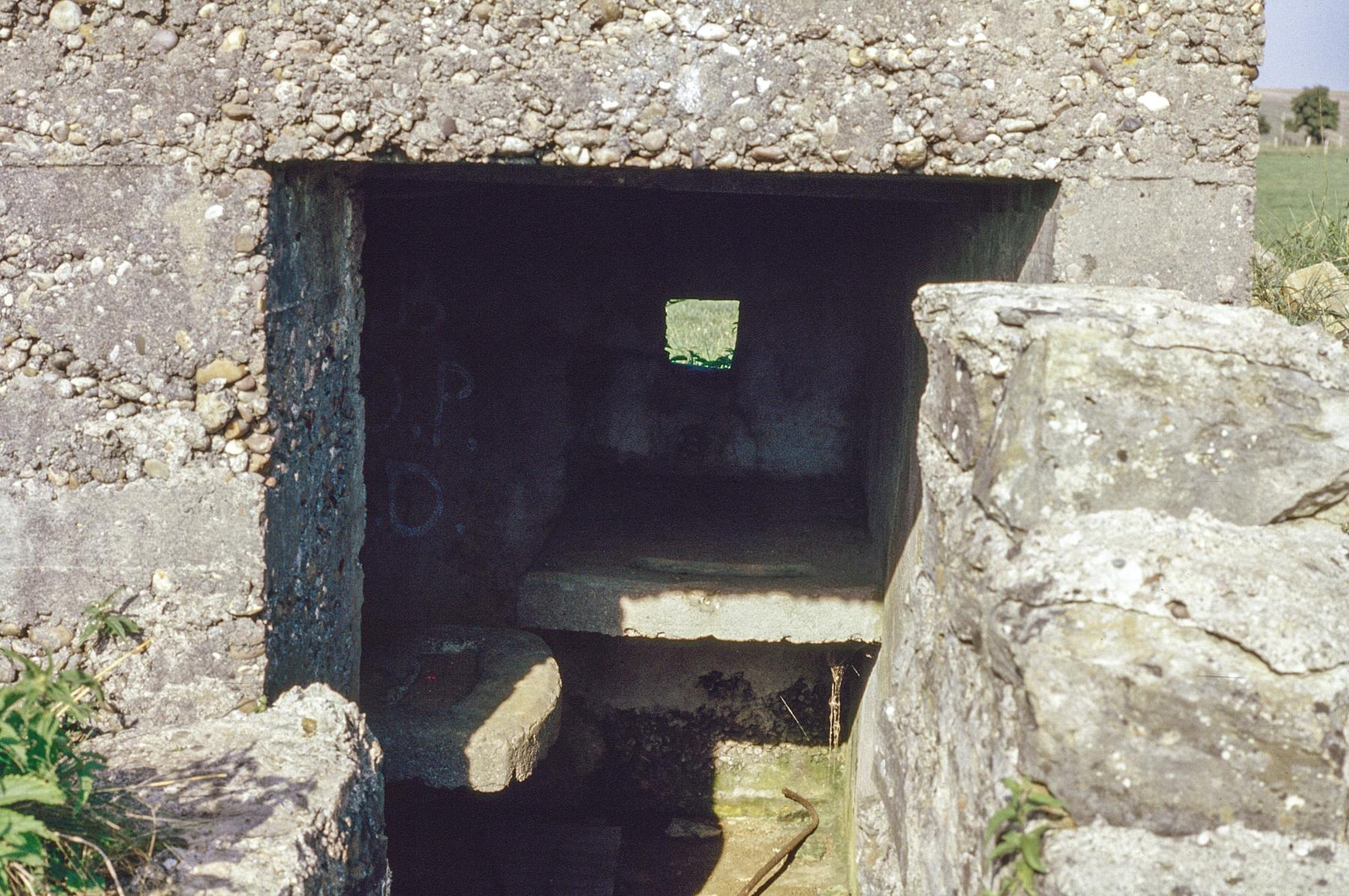 Ligne Maginot - RUISSEAU 6 - (Blockhaus pour arme infanterie) - L'entrée
Un peut distinguer deux supports