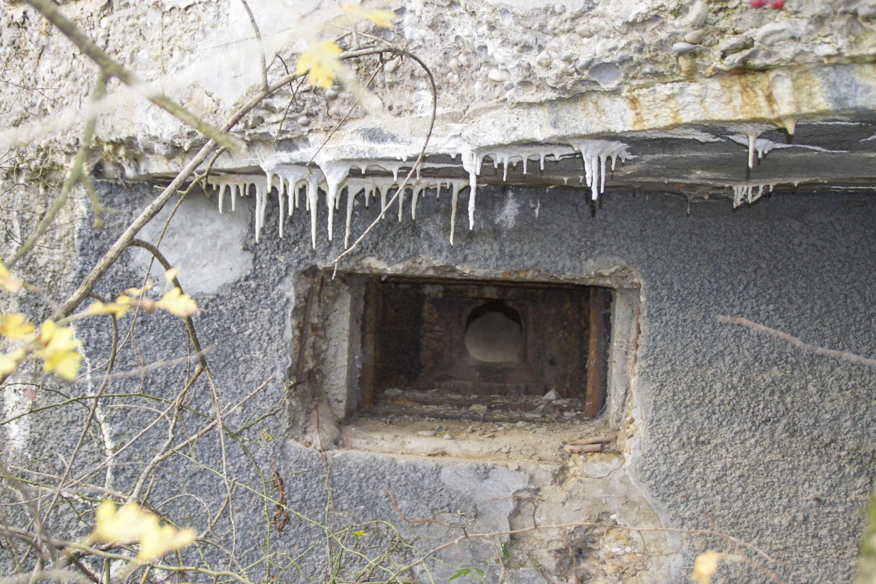 Ligne Maginot - MC19B - MC18 - (Casemate d'infanterie) - Le créneau pour mitrailleuse.