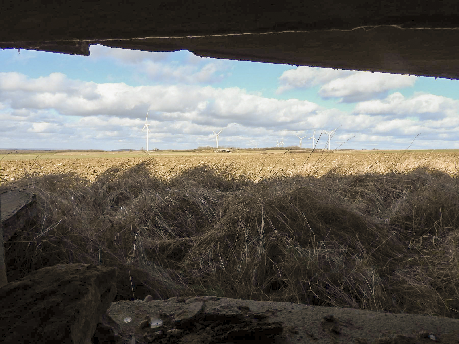 Ligne Maginot - AB35 - (Blockhaus pour canon) - La zone de tir.
On distingue la casemate Bisterberg Nord II au centre de la photo.