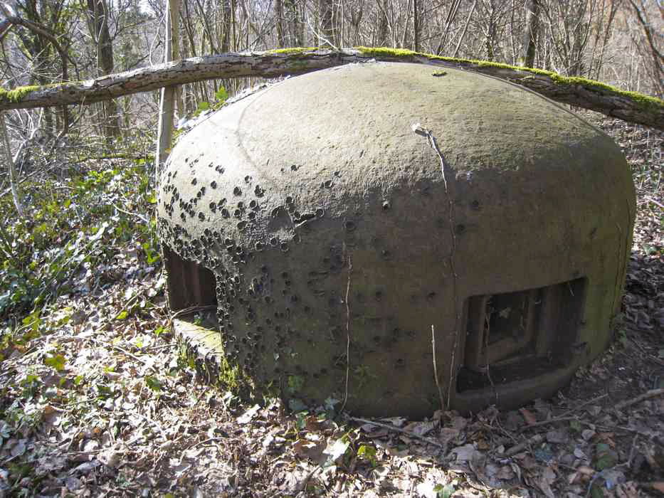 Ligne Maginot - VERBUSCH EST - C19 - (Casemate d'infanterie - Simple) - La cloche GFM avec ses multiples impacts