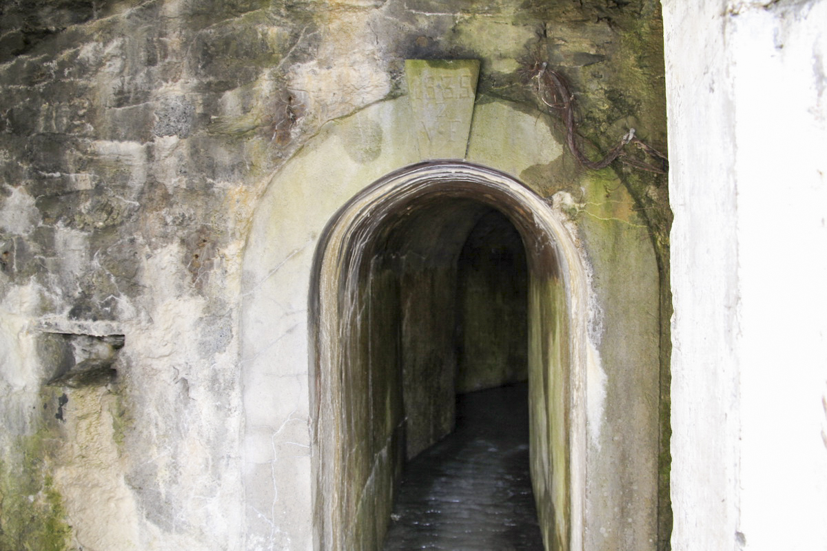 Ligne Maginot - REDOUTE RUINEE - (Ouvrage d'infanterie) - Accès à la casemate sous roc