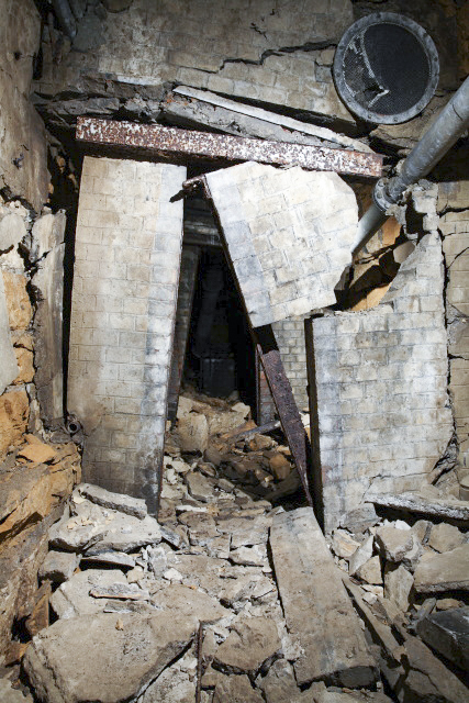 Ligne Maginot - AUMETZ - A7 - (Ouvrage d'infanterie) - Vers la cuisine
Conséquences des affaissements miniers. Cette vue est prise juste avant l'escalier d'accès au bloc 3.