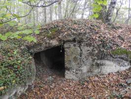 Ligne Maginot - BOUSSE SUD - (Blockhaus pour arme infanterie) - L'entrée du blockhaus depuis l'abri détruit.