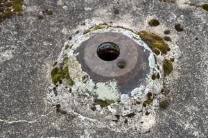 Ligne Maginot - CB13 - (Blockhaus pour canon) - Orifice pour périscope sur la dalle du blockhaus