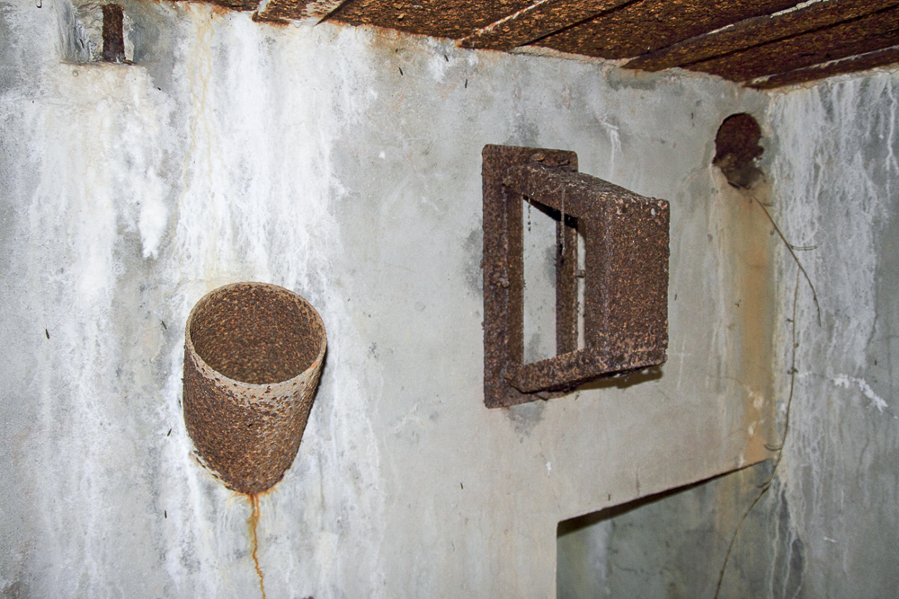 Ligne Maginot - CB118-C - OBERHEIDE 02 - (Blockhaus pour canon) - Goulotte pour grenades et ventilation