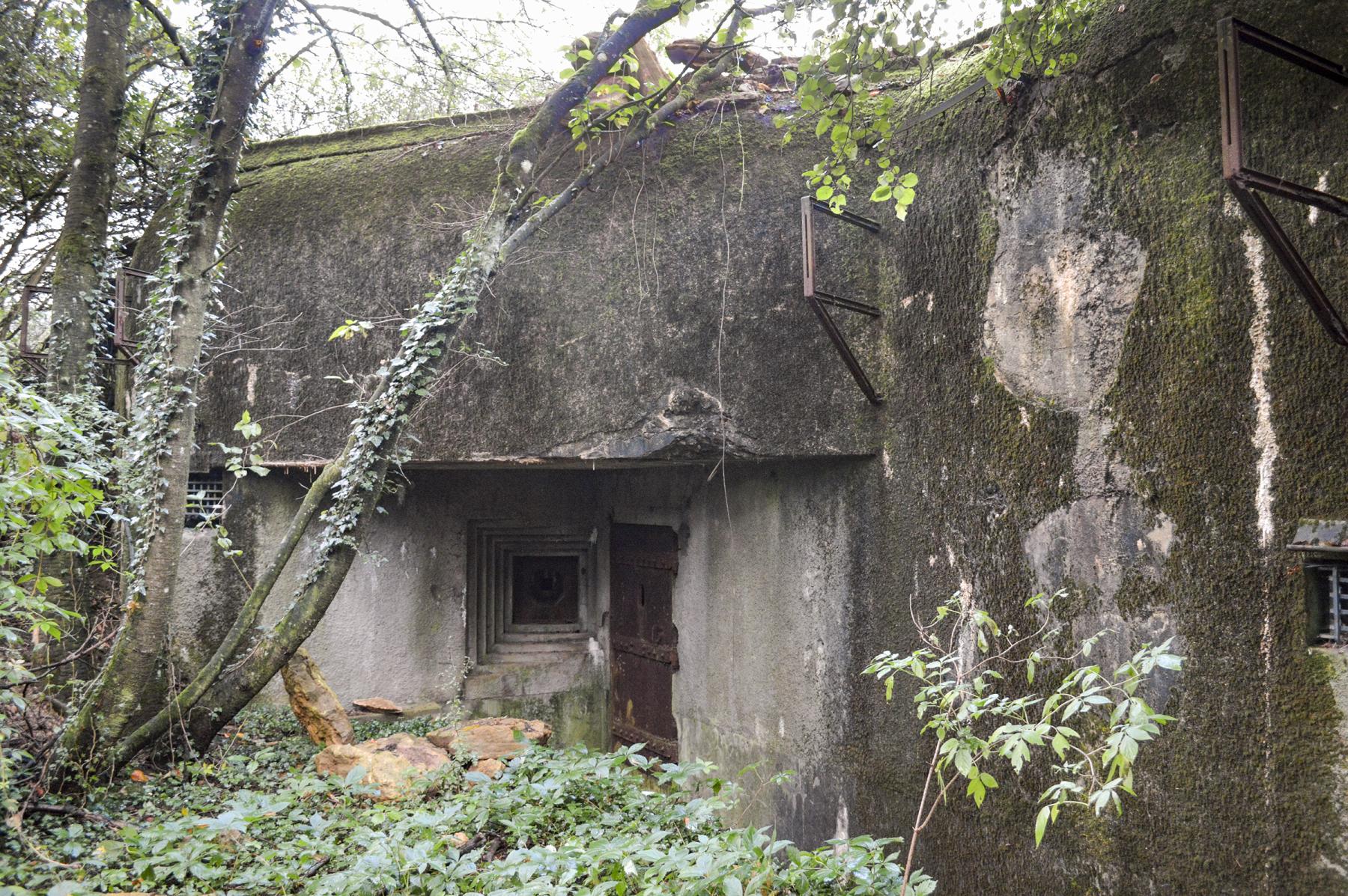 Ligne Maginot - PUXIEUX - O2 - (Observatoire d'artillerie) - La façade arrière
Avec son créneau de défense rapprochée particulier