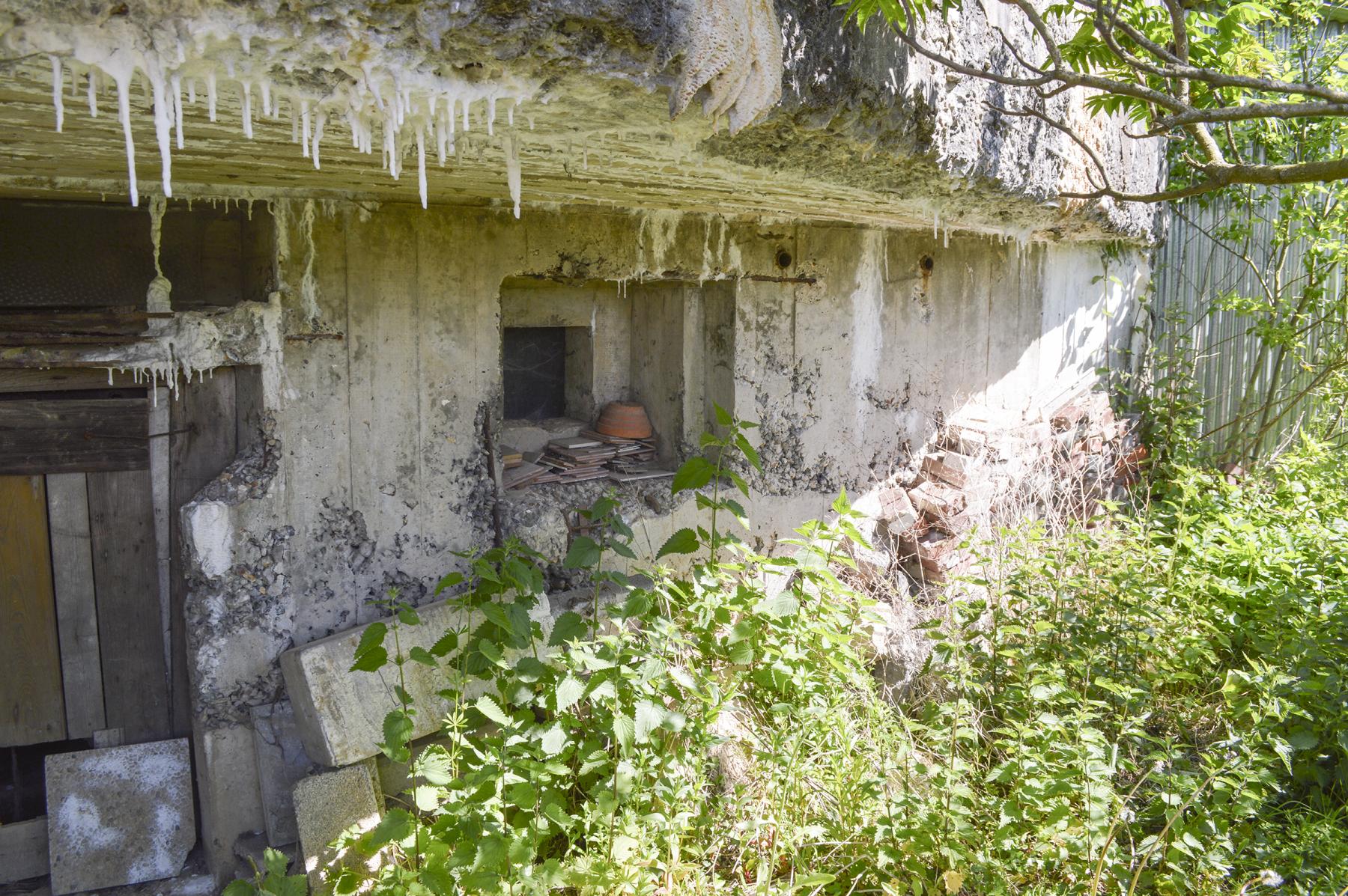 Ligne Maginot - CIMETIERE D'ELESMES - (Blockhaus lourd type STG / STG-FCR - Double) - Créneau de défense rapproché