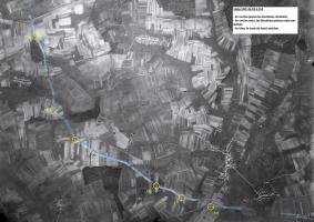 Ligne Maginot - CEZF-7 - GROSTENQUIN SUD - (Blockhaus lourd type STG / STG-FCR - Double) - Sure cette photo de 1948, le tracé de la ligne CEZF apparaît clairement.