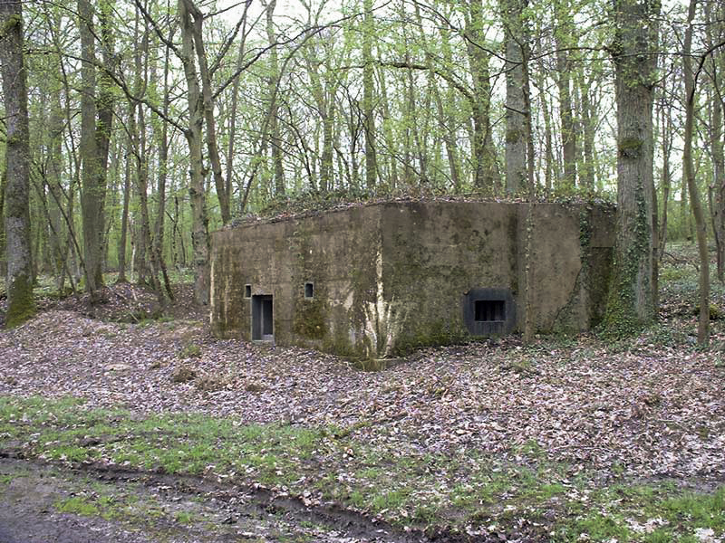 Ligne Maginot - CB277 - IDLINGEN - (Blockhaus pour arme infanterie) - Vue prise depuis la route que le bloc flanque