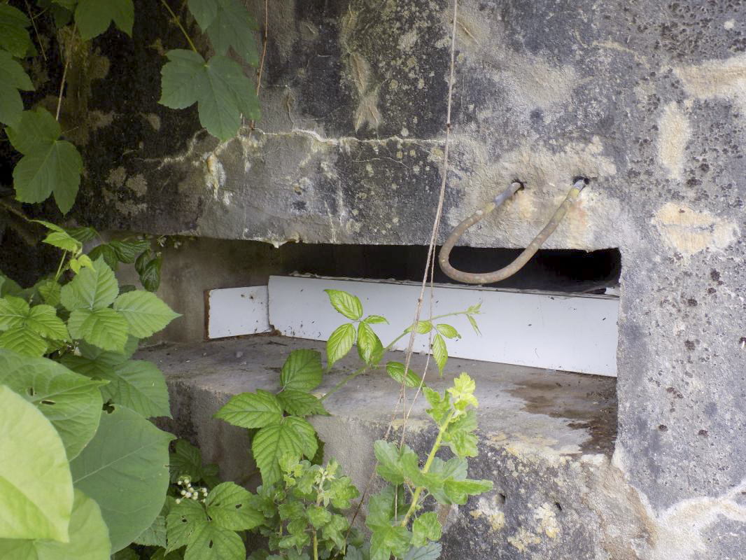 Ligne Maginot - BB60-C - ECLUSE DE BOGNY - (Blockhaus pour arme infanterie) - Face frontale, créneau gauche.