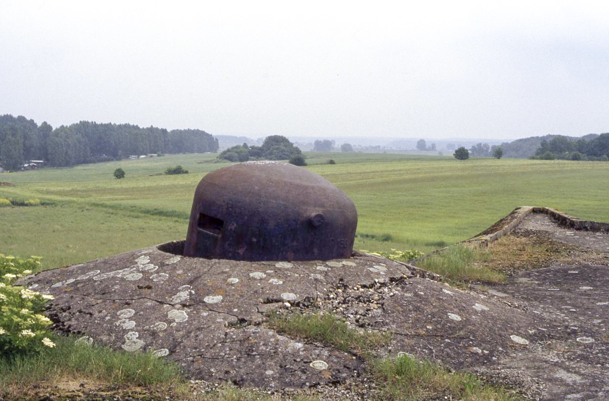 Ligne Maginot - CEZF-10 - LINSTROFF SUD - (Blockhaus lourd type STG / STG-FCR - Double) - Cloche type C - en place