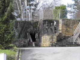 Ligne Maginot - BB382 - (Blockhaus pour arme infanterie) - Le blockhaus sert de dépendance et de terrasse pour une maison.