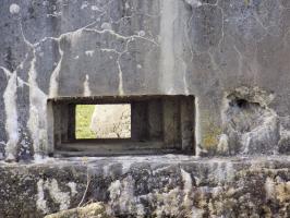 Ligne Maginot - BB82 - DOM LE MESNIL - (Blockhaus pour arme infanterie) - Créneaux Hotchkiss à droite