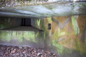 Ligne Maginot - AB12 - (Blockhaus pour canon) - Créneau latéral droit
Détail du camouflage