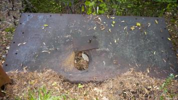 Ligne Maginot - O42 - La COLETTA Nord (Casemate d'infanterie) - Partie basse avec l'orifice ou s'engageait le tube d'évacuation des étuis (non montée, la casemate est inachevée)