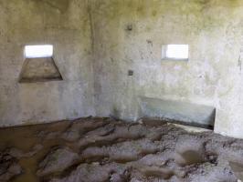 Ligne Maginot - 9A - ROUTE DE ROUVROY - (Blockhaus pour canon) - Créneaux FM (gauche) et Hotchkiss (droite)