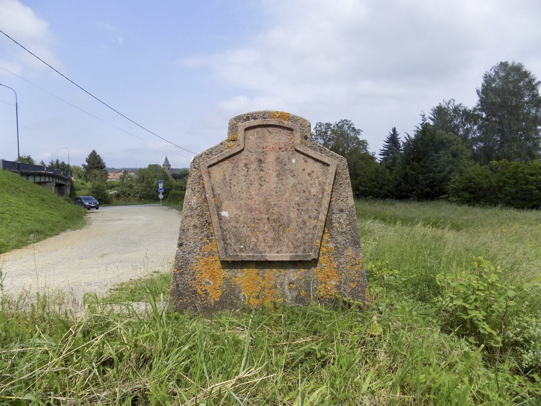 Ligne Maginot - 1KMBIS - (DMP - Dispositif de Mine Permanent) - Mémorial, 50m au sud du pont