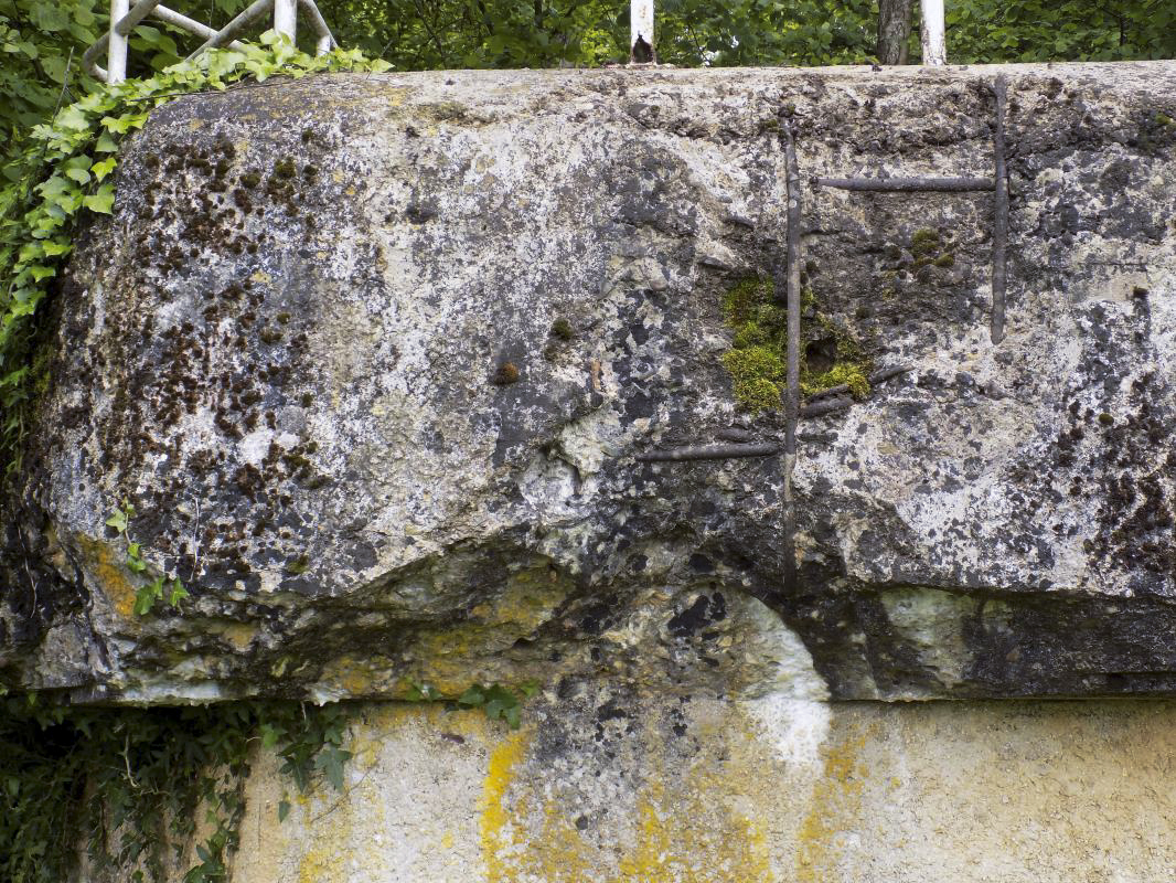 Ligne Maginot - BB82-B - LES FONZEES EST - (Observatoire d'infanterie) - Impacte obus, coté gauche