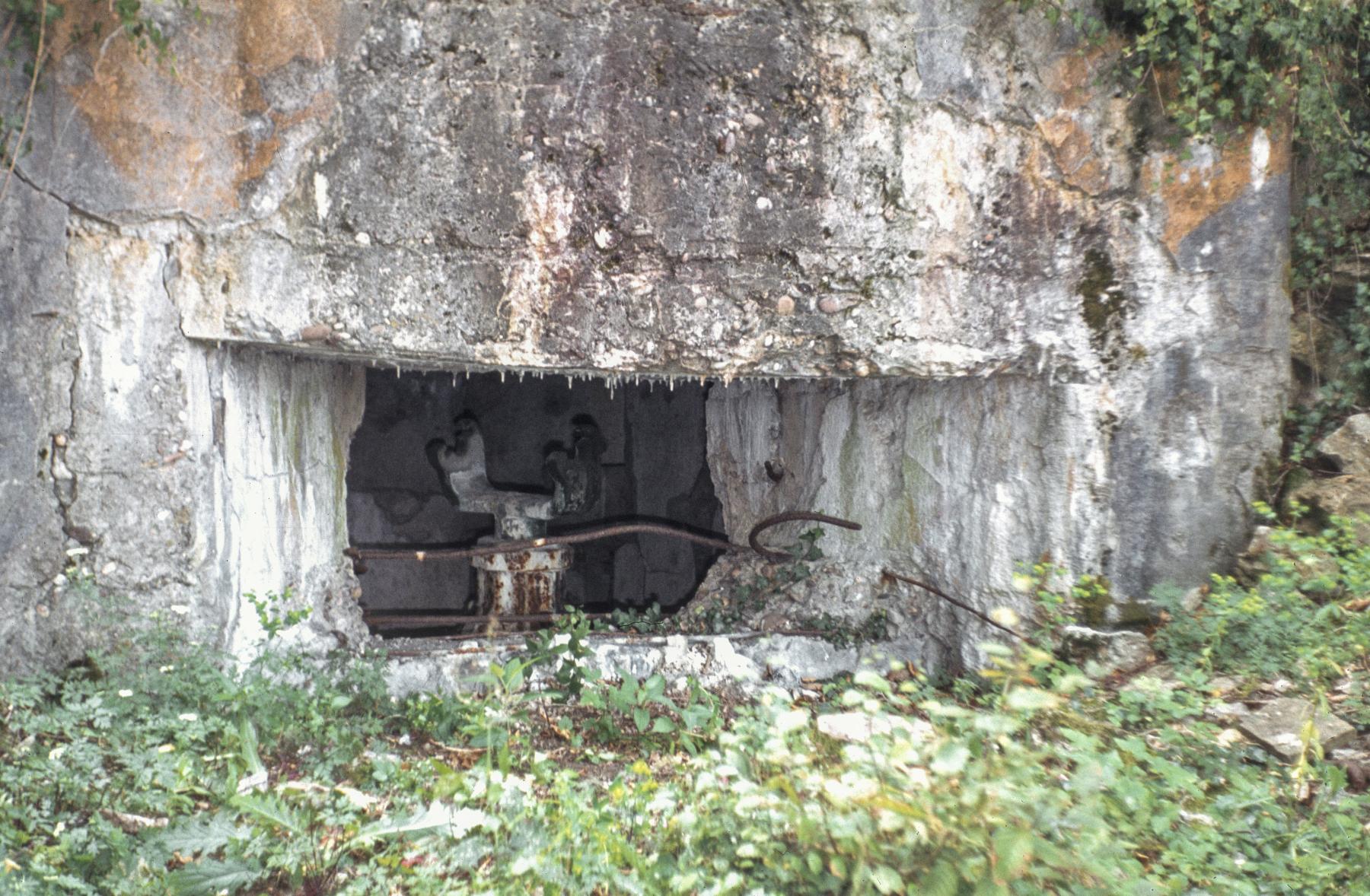 Ligne Maginot - AB10 - (Blockhaus pour canon) - Le créneau pour canon de 47